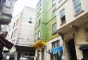 Beyoğlu Nevizade’nin Bir Arka Sokağında 250m² 5 Katlı 2 Dükkanlı Köşe Bina