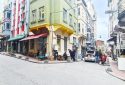 Beyoğlu Nevizade’nin Bir Arka Sokağında 250m² 5 Katlı 2 Dükkanlı Köşe Bina